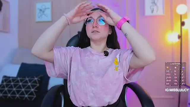 lucy neil online show from April 22, 2026, 2:36 am