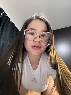 Lucyklein2022 online show from December 13, 2024, 2:32 am