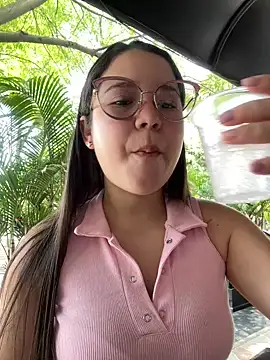 Lucyklein2022 online show from January 1, 2025, 4:29 pm