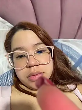Lucyklein2022 online show from April 26, 2026, 2:37 pm