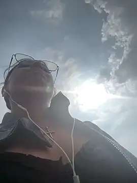 vaness weet online show from February 5, 2025, 7:53 pm