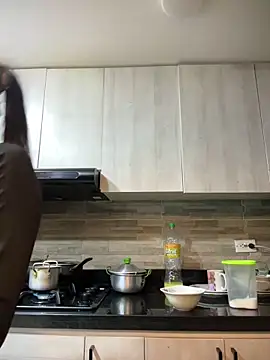 vaness weet online show from March 3, 2025, 3:19 am