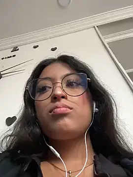 vaness weet online show from March 7, 2025, 8:11 pm