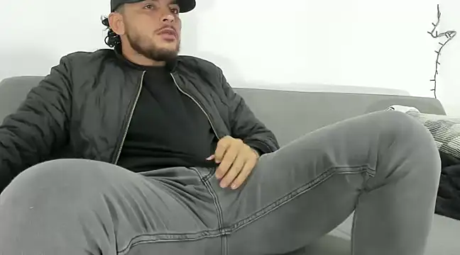 tuyo1995 online show from February 8, 2025, 2:58 am