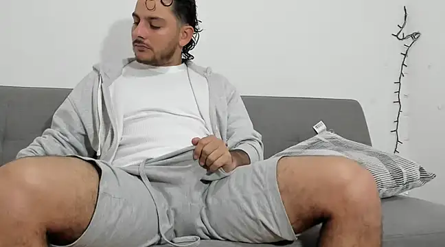 tuyo1995 online show from February 28, 2025, 6:09 pm