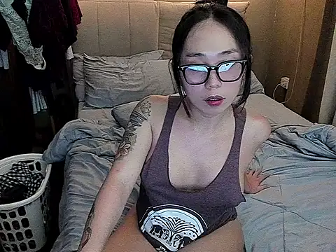 MissAyaCollins online show from April 18, 2026, 1:37 pm