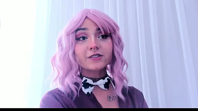 Emma Torres   online show from February 15, 2025, 6:33 pm