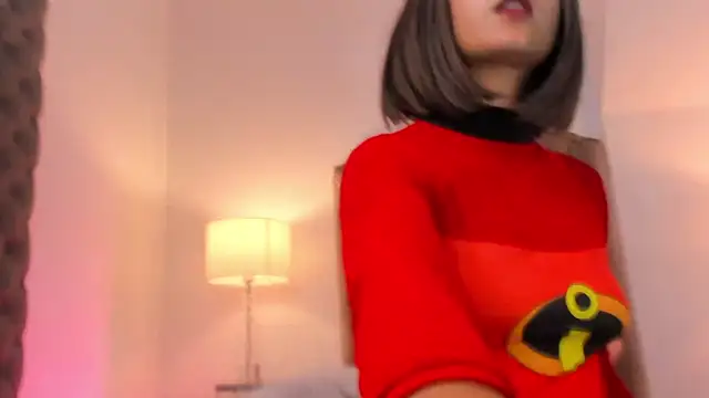 Emma Torres   online show from March 16, 2025, 3:39 pm