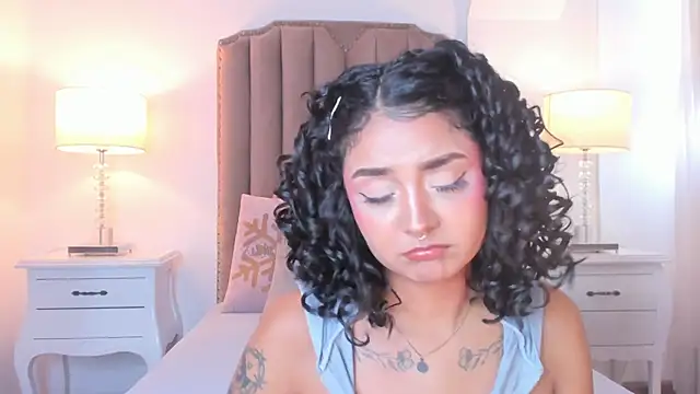Snapshot of Emma_Torres__ chatting on May 21, 2026, 12:34 pm Emma Torres online show from May 21, 2026, 12:34 pm