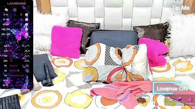 Snapshot of BellaKarla chatting on December 5, 2024, 12:19 am BellaKarla online show from December 5, 2024, 12:19 am