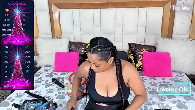 Snapshot of BellaKarla chatting on December 26, 2024, 7:49 pm BellaKarla online show from December 26, 2024, 7:49 pm