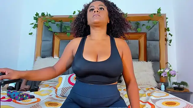 Snapshot of BellaKarla chatting on February 11, 2025, 7:59 pm BellaKarla online show from February 11, 2025, 7:59 pm