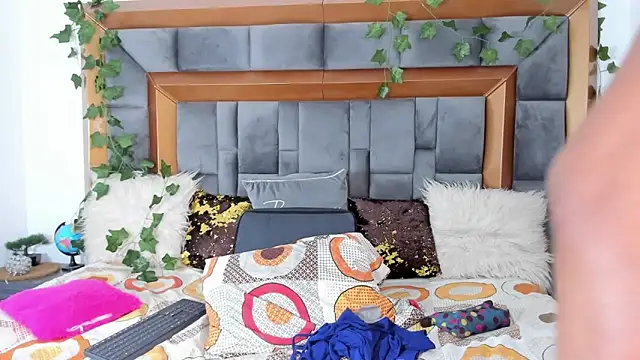 Snapshot of BellaKarla chatting on March 10, 2025, 7:50 pm BellaKarla online show from March 10, 2025, 7:50 pm