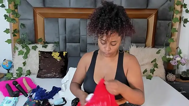 Snapshot of BellaKarla chatting on March 18, 2025, 7:42 pm BellaKarla online show from March 18, 2025, 7:42 pm