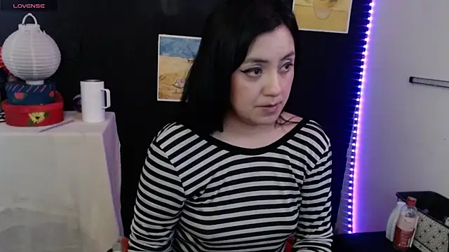 AbsentaVert online show from November 7, 2025, 5:02 pm