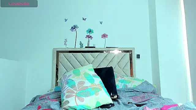 Bessie32 online show from February 7, 2025, 8:53 pm