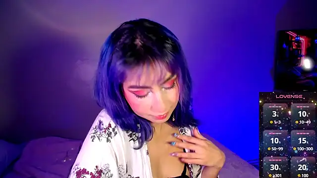 Cinamoonn online show from December 5, 2024, 7:28 pm