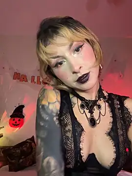 Cinamoonn online show from October 15, 2025, 8:31 pm