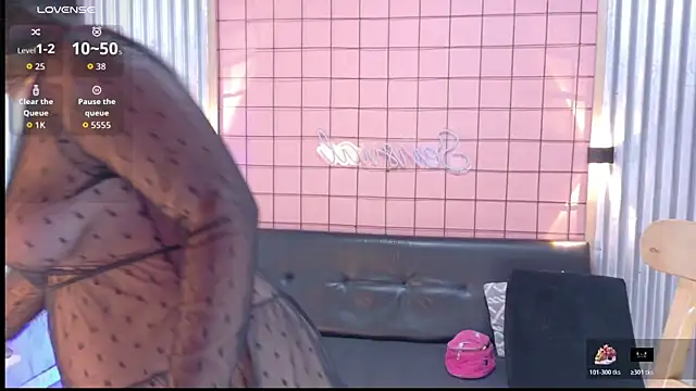 mensia hernandz online show from October 18, 2025, 1:34 pm