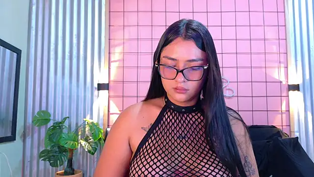Snapshot of mensia_hernandz chatting on July 28, 2026, 2:13 pm mensia hernandz online show from July 28, 2026, 2:13 pm
