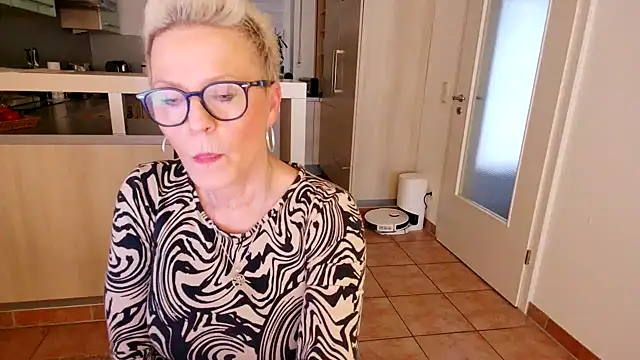 German Milf online show from January 6, 2025, 1:52 pm