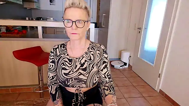 German Milf online show from January 13, 2025, 1:39 pm