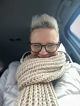 German Milf online show from January 21, 2025, 1:11 pm