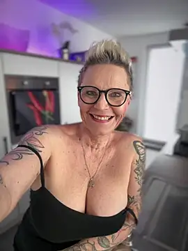 German Milf online show from February 23, 2025, 2:46 pm