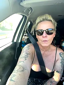 German Milf online show from October 5, 2025, 1:53 pm