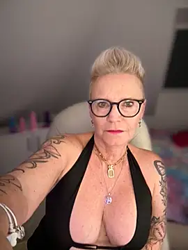 German Milf online show from November 5, 2025, 2:06 pm