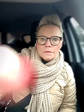 German Milf online show from December 4, 2025, 12:03 pm