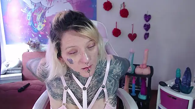 SLOPPYTITSS online show from February 17, 2025, 1:32 pm