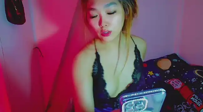 TR4NSCUTI3 online show from December 4, 2024, 10:19 pm