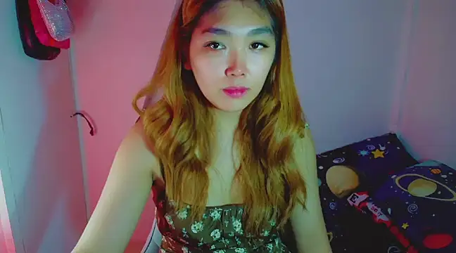 TR4NSCUTI3 online show from December 14, 2024, 8:18 pm