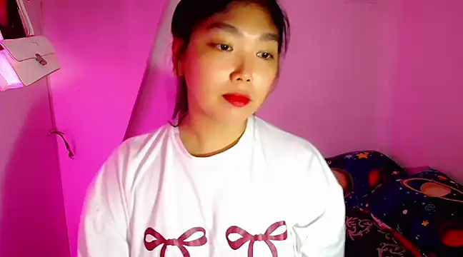 TR4NSCUTI3 online show from February 26, 2025, 9:48 pm