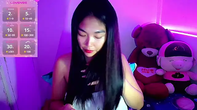 TR4NSCUTI3 online show from October 16, 2025, 6:42 pm