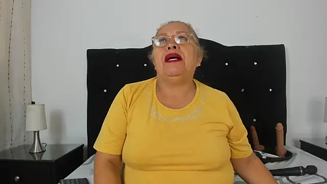 Keira Lennox online show from November 15, 2025, 11:40 am