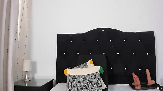 Keira Lennox online show from November 23, 2025, 1:00 pm