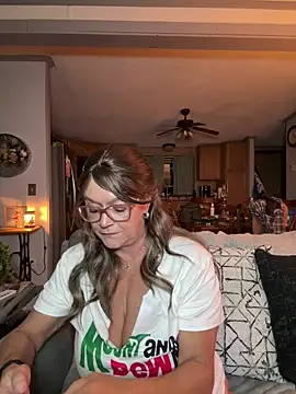 cowgirlc online show from October 1, 2025, 2:39 am