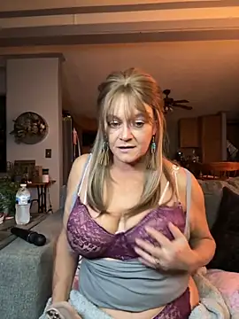 cowgirlc online show from November 2, 2025, 2:47 am