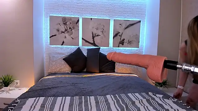 Betty June online show from November 28, 2025, 8:33 pm