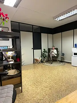 Snapshot of EmaSalis chatting on January 8, 2025, 1:20 pm EmaSalis online show from January 8, 2025, 1:20 pm