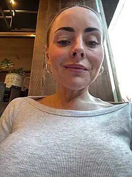 Snapshot of EmaSalis chatting on January 19, 2025, 4:25 pm EmaSalis online show from January 19, 2025, 4:25 pm