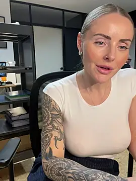 Snapshot of EmaSalis chatting on January 27, 2025, 2:24 pm EmaSalis online show from January 27, 2025, 2:24 pm