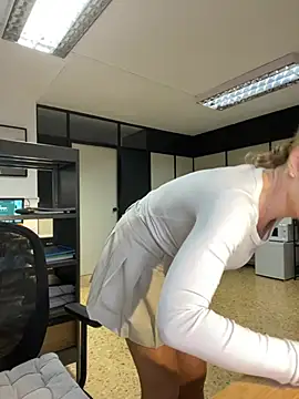 Snapshot of EmaSalis chatting on January 29, 2025, 8:29 am EmaSalis online show from January 29, 2025, 8:29 am