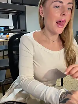 Snapshot of EmaSalis chatting on February 10, 2025, 2:05 pm EmaSalis online show from February 10, 2025, 2:05 pm