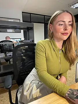 Snapshot of EmaSalis chatting on February 20, 2025, 11:20 am EmaSalis online show from February 20, 2025, 11:20 am