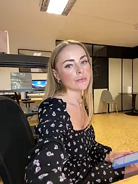 Snapshot of EmaSalis chatting on March 7, 2025, 8:11 pm EmaSalis online show from March 7, 2025, 8:11 pm