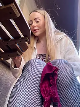 Snapshot of EmaSalis chatting on March 12, 2025, 12:36 pm EmaSalis online show from March 12, 2025, 12:36 pm