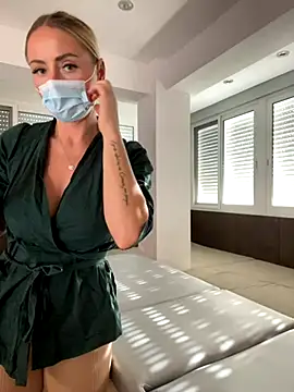 Snapshot of EmaSalis chatting on October 4, 2025, 3:43 pm EmaSalis online show from October 4, 2025, 3:43 pm